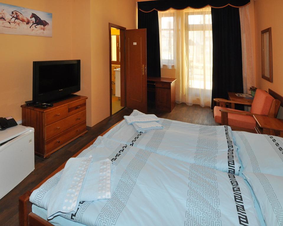 Hotel U Radnice Louny Esterno foto